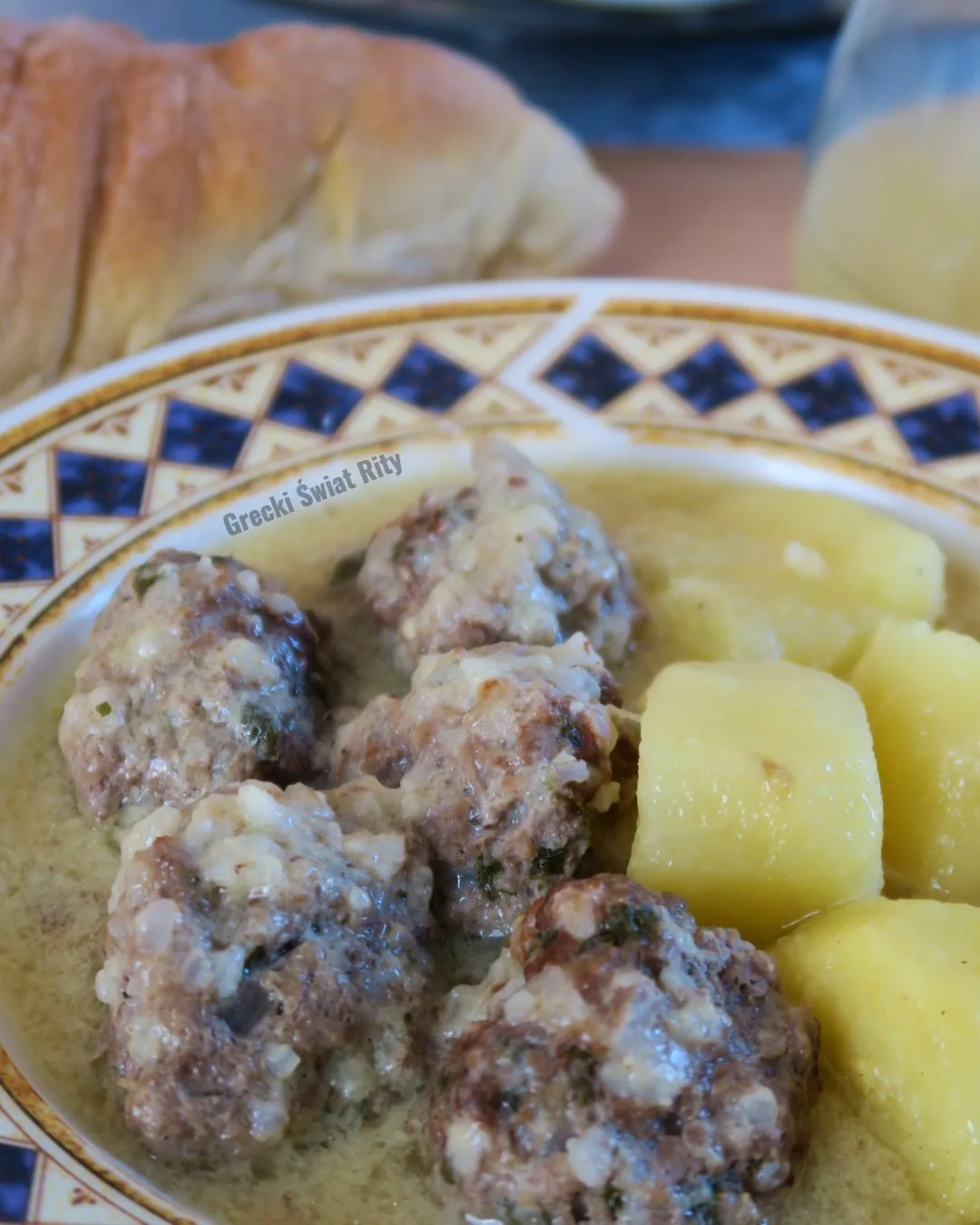 Giouvarlakia avgolemono – tradycyjne greckie klopsiki w sosie cytrynowym z wołowiną i ryżem