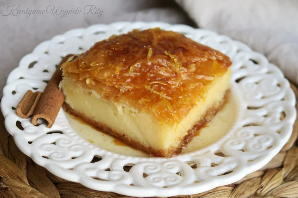 Galaktoboureko - oryginalny przepis grecki na ciasto filo z kremem i syropem cytrusowym.